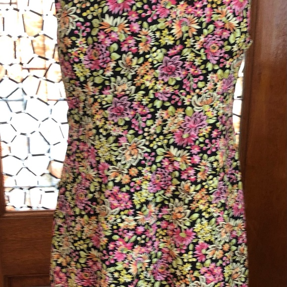 Beautiful Floral Dress - Picture 2 of 6